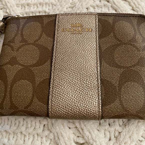 Coach Wristlet/Wallet - Picture 4 of 12